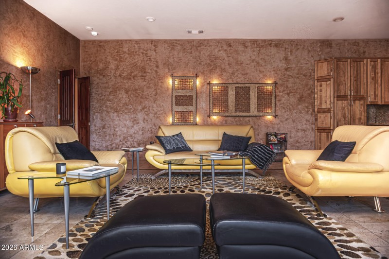 3 LIVING ROOM SEATING