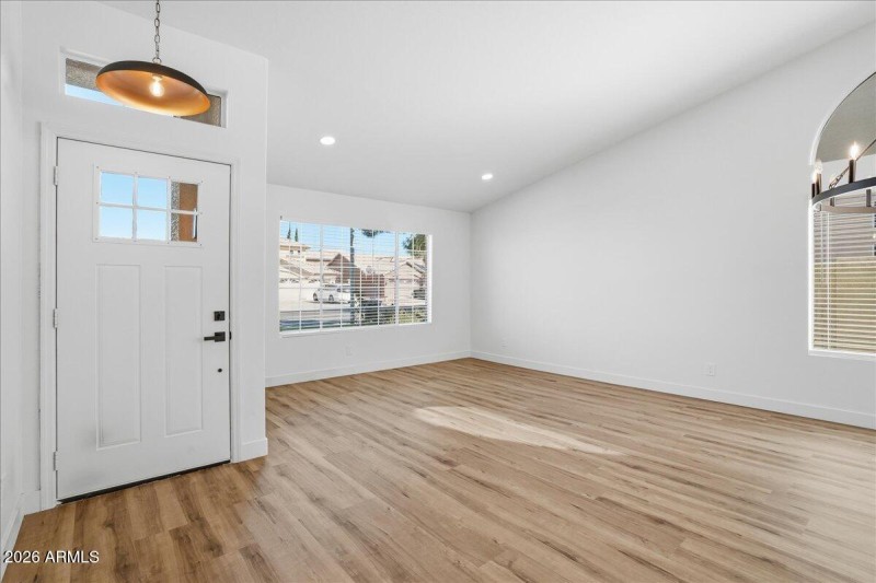 06-3743 W Shannon St_RedHogMedia