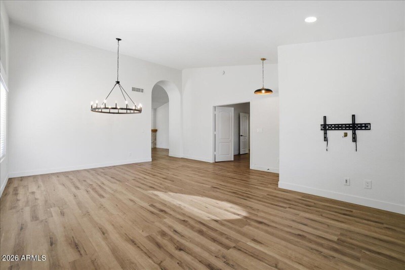 07-3743 W Shannon St_RedHogMedia