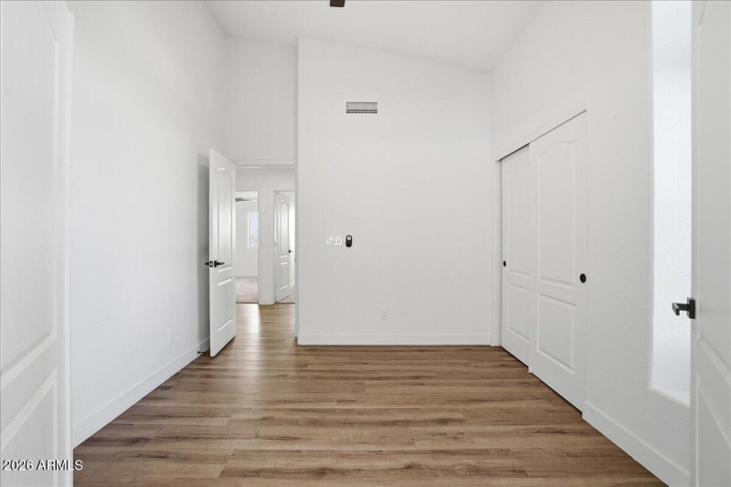 09-3743 W Shannon St_RedHogMedia