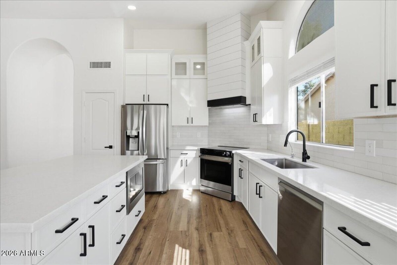 13-3743 W Shannon St_RedHogMedia