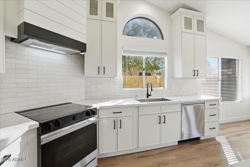 14-3743 W Shannon St_RedHogMedia