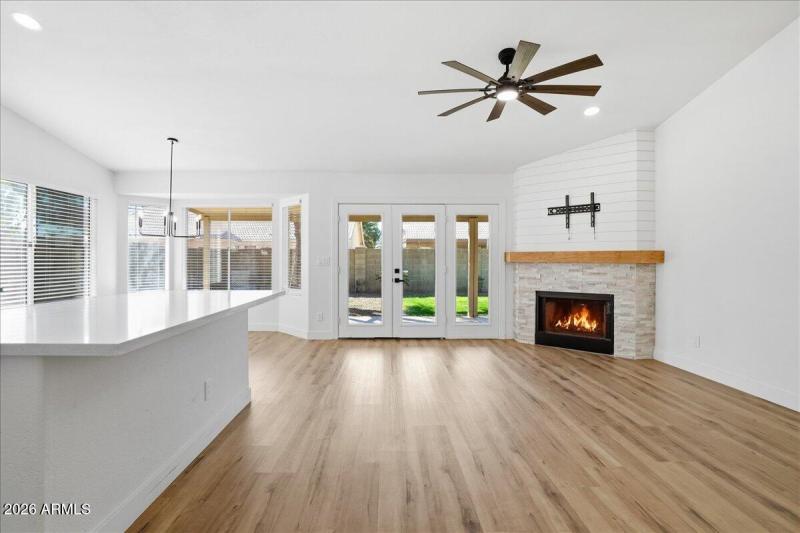 17-3743 W Shannon St_RedHogMedia