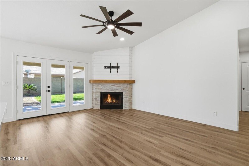 18-3743 W Shannon St_RedHogMedia