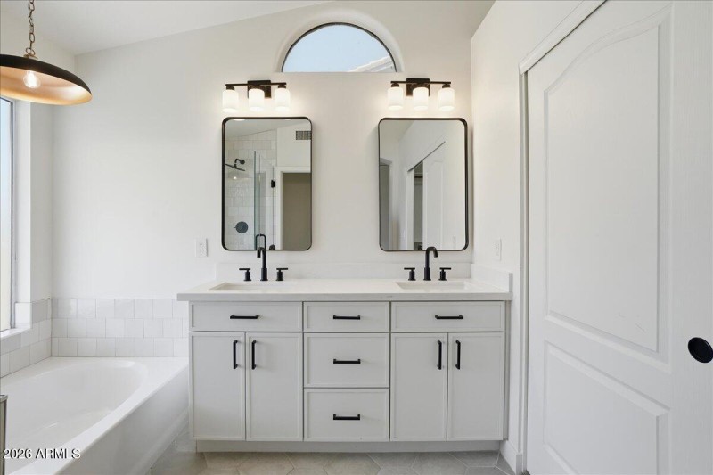 22-3743 W Shannon St_RedHogMedia