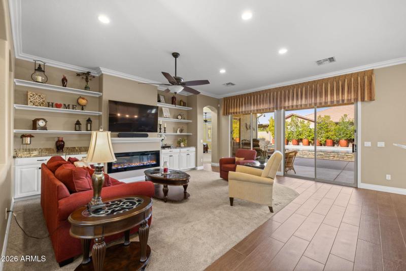 Build in Bookself & fireplace