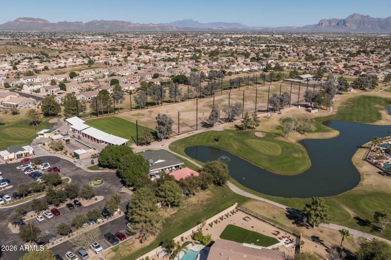 Close to Shopping & Schools