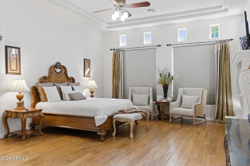 Primary Suite w Sitting Area