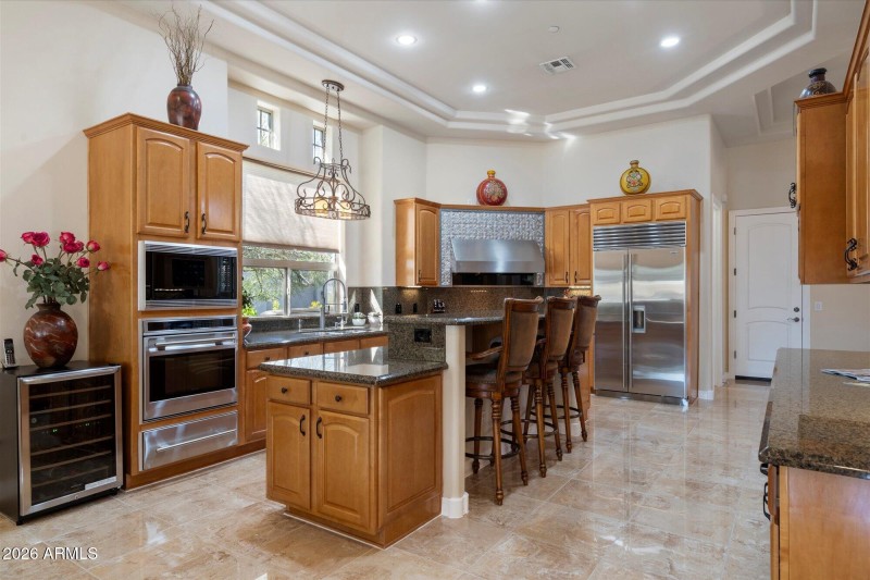 Kitchen w Bar Seating