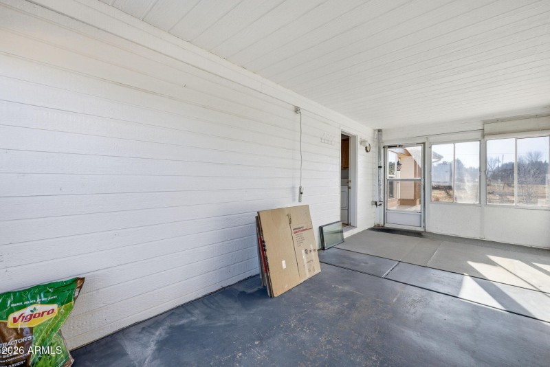 Screened sun room/Arizona room