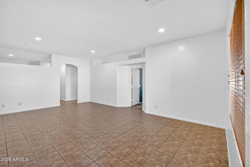 14-web-or-mls-19W Southgate Ave