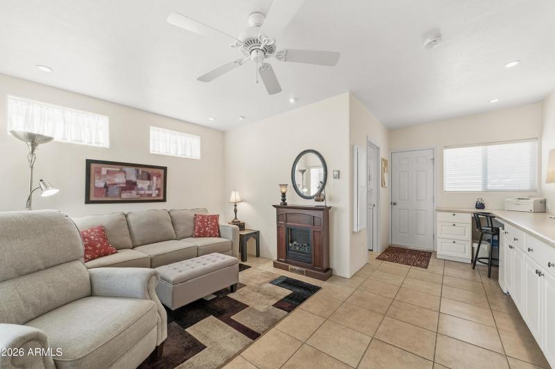 006___111 S Greenfield Rd unit 490