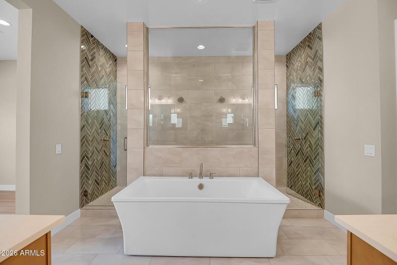 Elegance Lot 293 - Large (40)