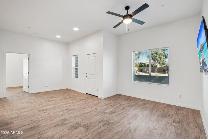 6-web-or-mls-3021 W Williams Dr A101-S06