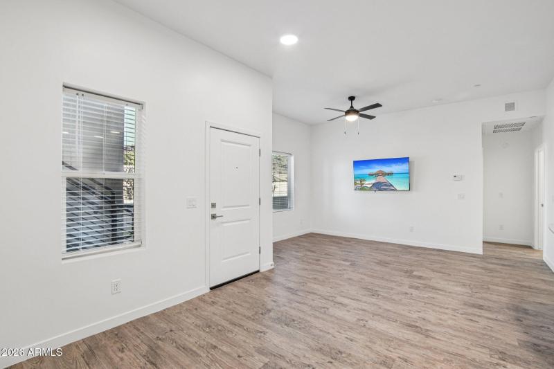 7-web-or-mls-3021 W Williams Dr A101-S06