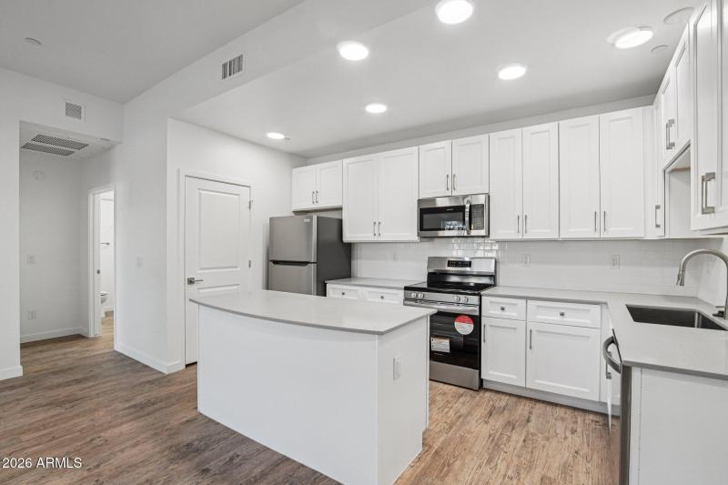 10-web-or-mls-3021 W Williams Dr A101-S0