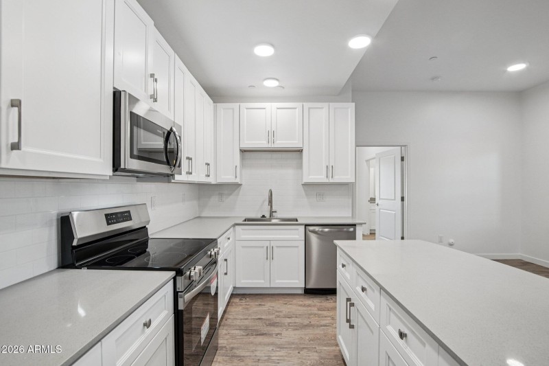 12-web-or-mls-3021 W Williams Dr A101-S0