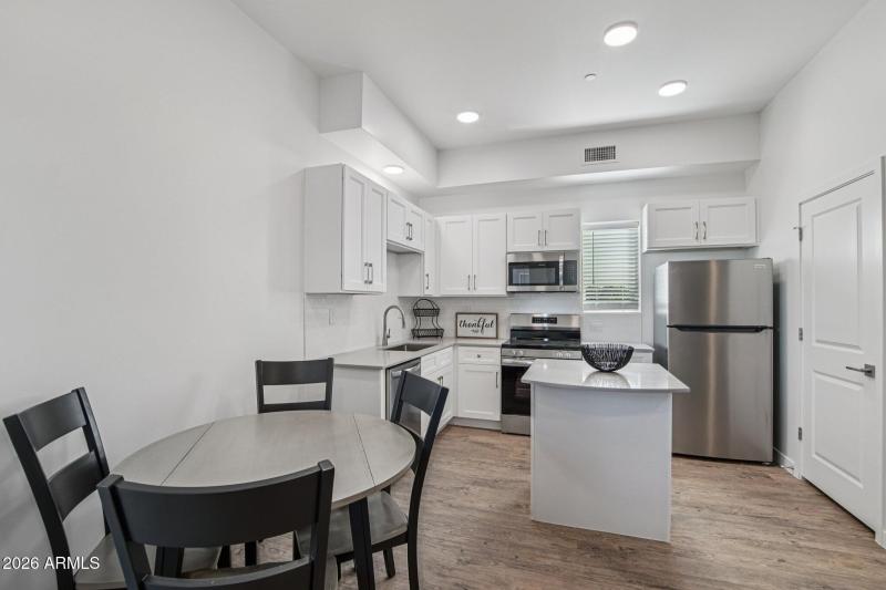 26-web-or-mls-3021 W Williams Dr A204-S0