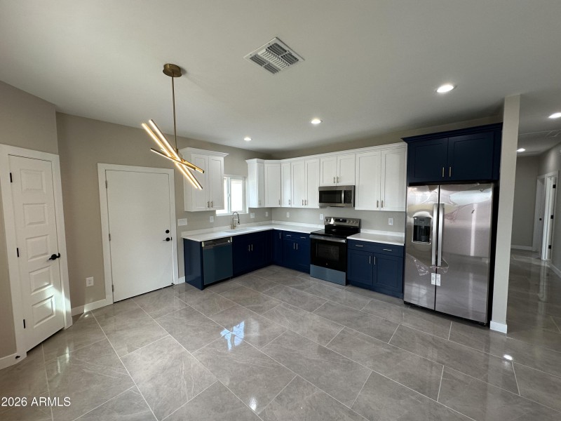 AEE640B8-1DB5-42D8-8985-424B77D60587