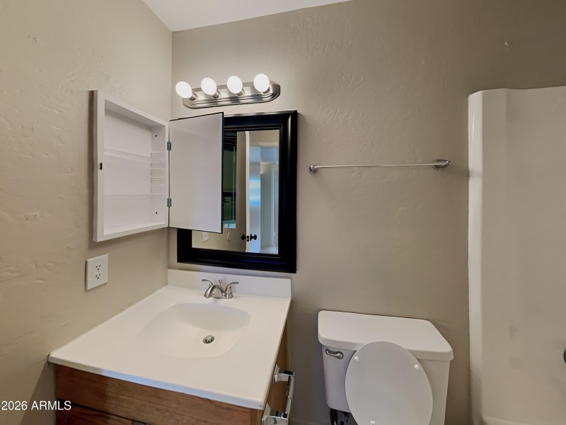 1006088.8645 W GLENROSA AVENUE_1