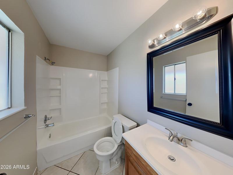 1006088.8645 W GLENROSA AVENUE_7