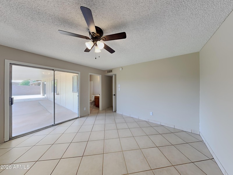 1006088.8645 W GLENROSA AVENUE_8