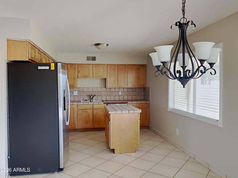 1006088.8645 W GLENROSA AVENUE_10