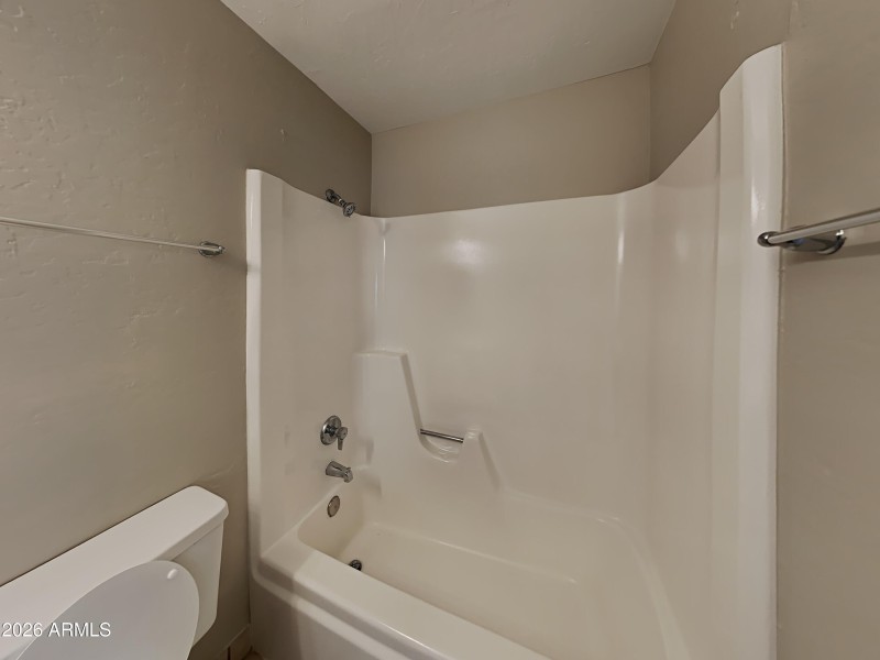 1006088.8645 W GLENROSA AVENUE