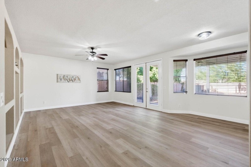 11 - Breakfast rm, Fam rm