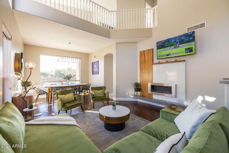 Formal Living : Dining