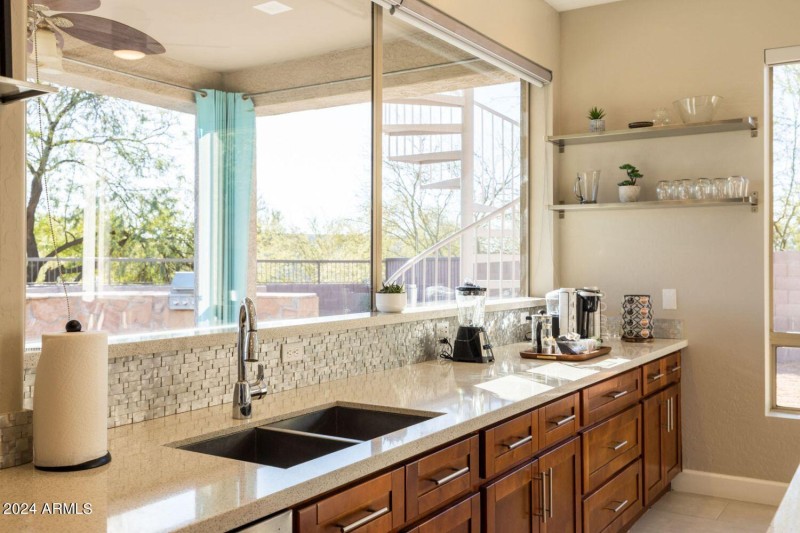 Kitche - Large Window