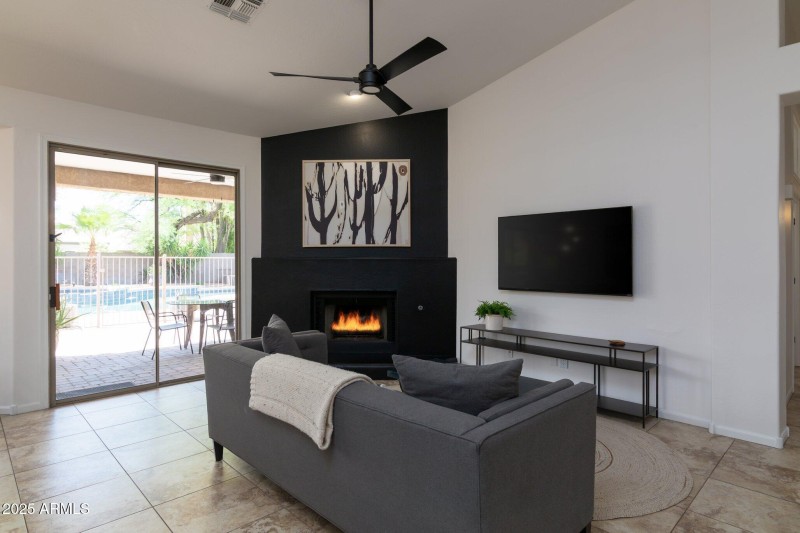 Family Room w/Gas Fireplace