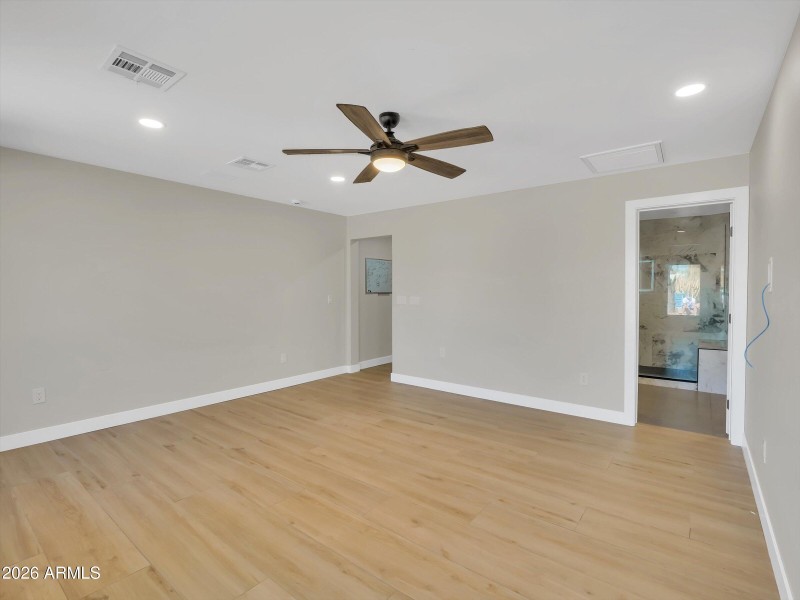 17-5122 W Fallen Leaf Lane-17