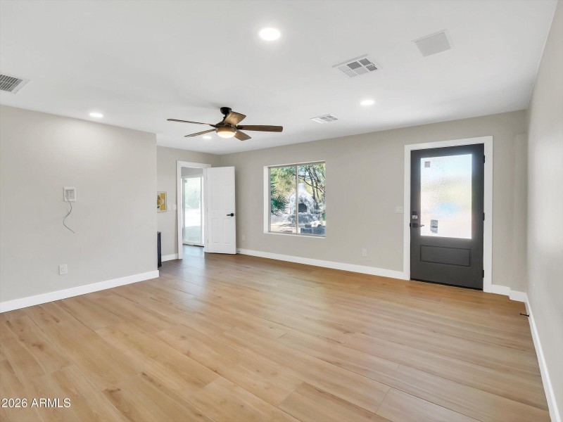 19-5122 W Fallen Leaf Lane-19