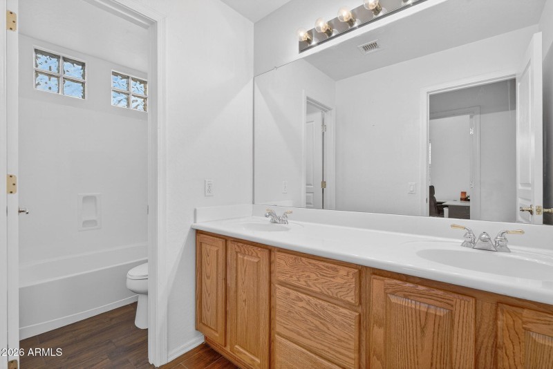 36-web-or-mls-37E Knoll Cir