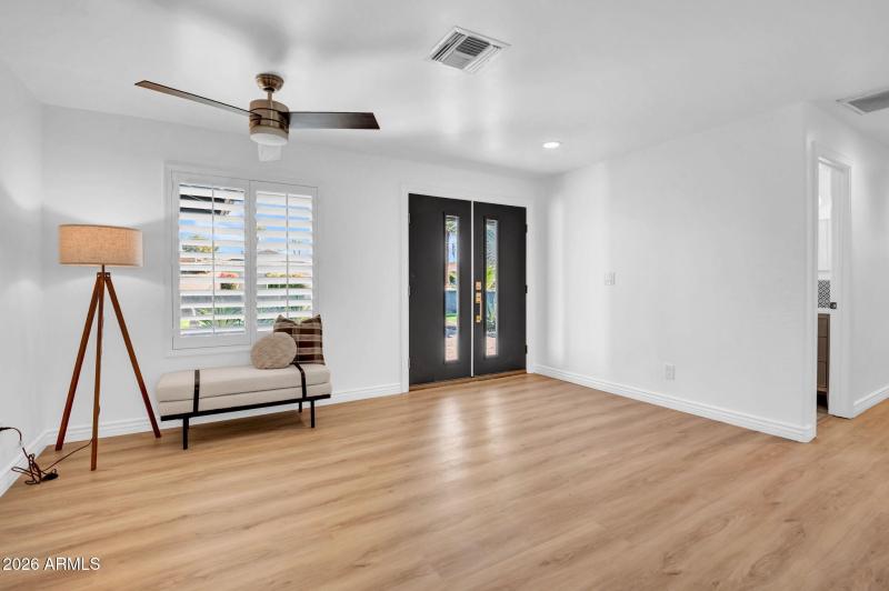 5-web-or-mls-10624 N 38th St-5