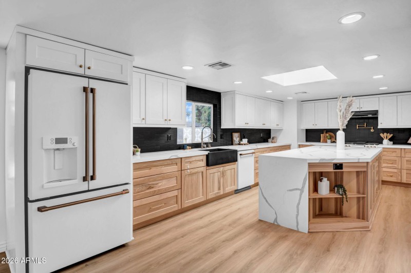 11-web-or-mls-10624 N 38th St-11