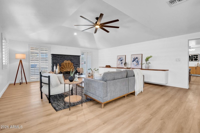 18-web-or-mls-10624 N 38th St-18