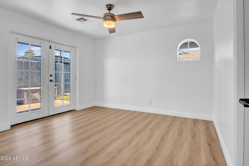 23-web-or-mls-10624 N 38th St-23