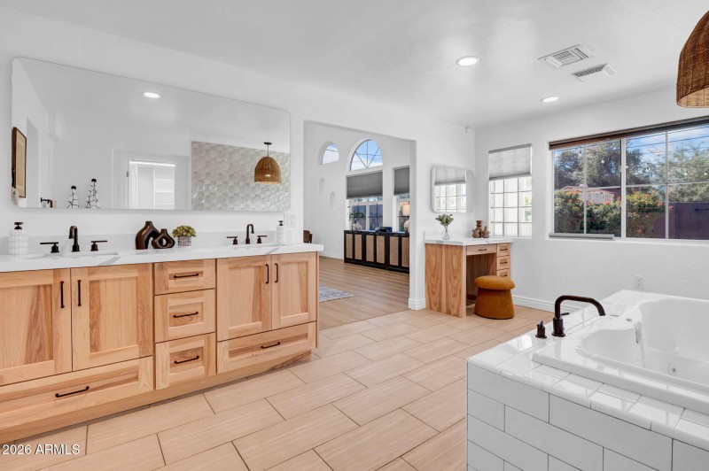 29-web-or-mls-10624 N 38th St-29