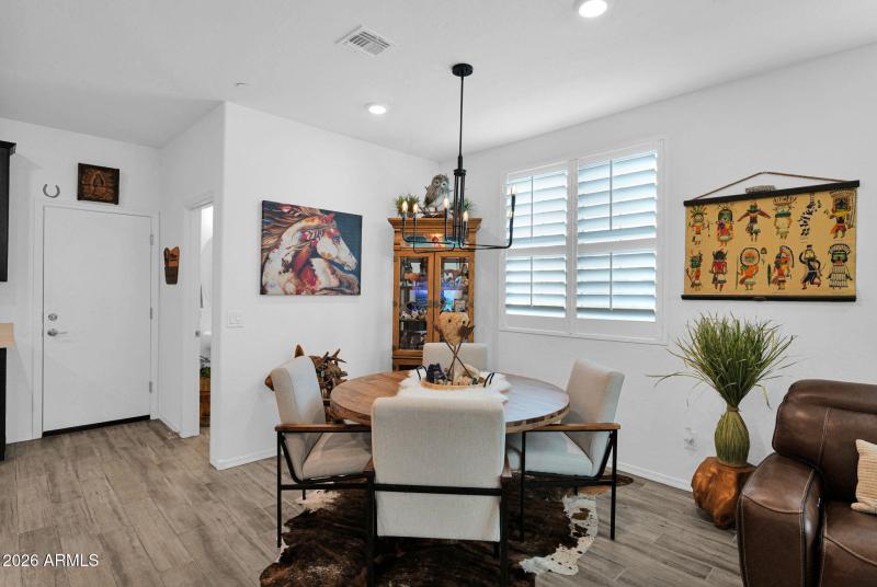 1917 Hampton 111 - 13Dining