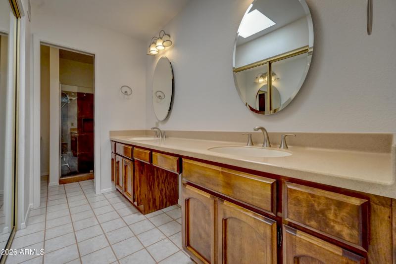20 - Master Bathroom
