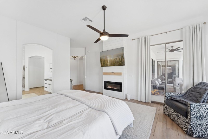 20-020-primary-bedroom