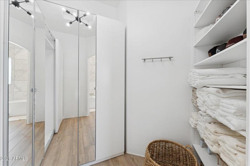 24-024-primary-closet