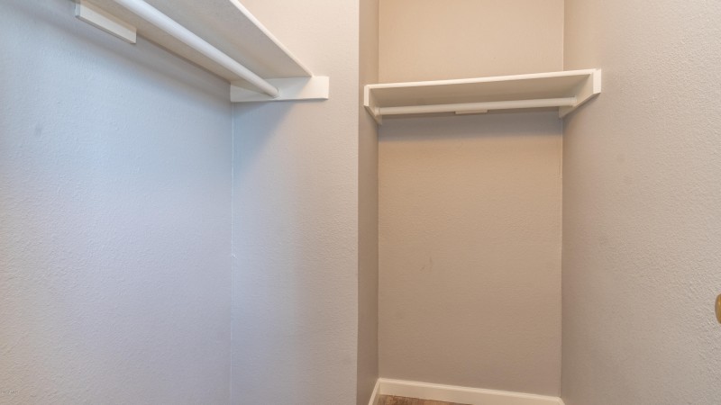 3230 E Pinchot Unit 16-17