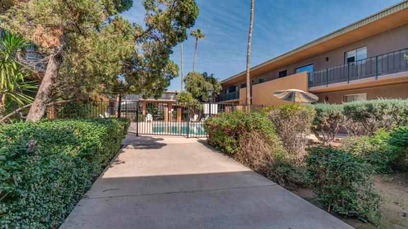 3230 E Pinchot Unit 16-18