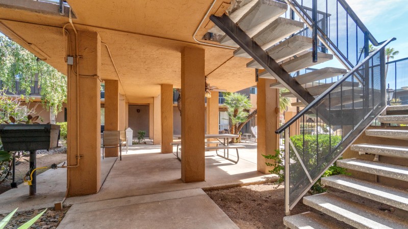 3230 E Pinchot Unit 16-20