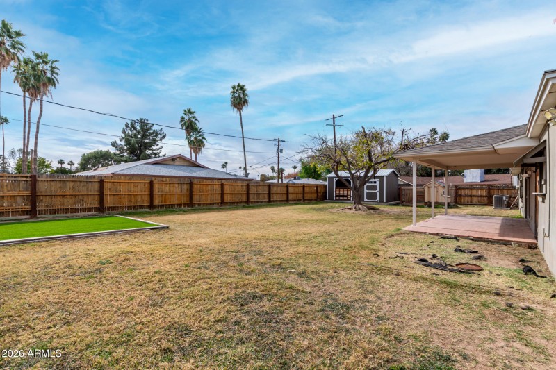 Barn, coop and land!