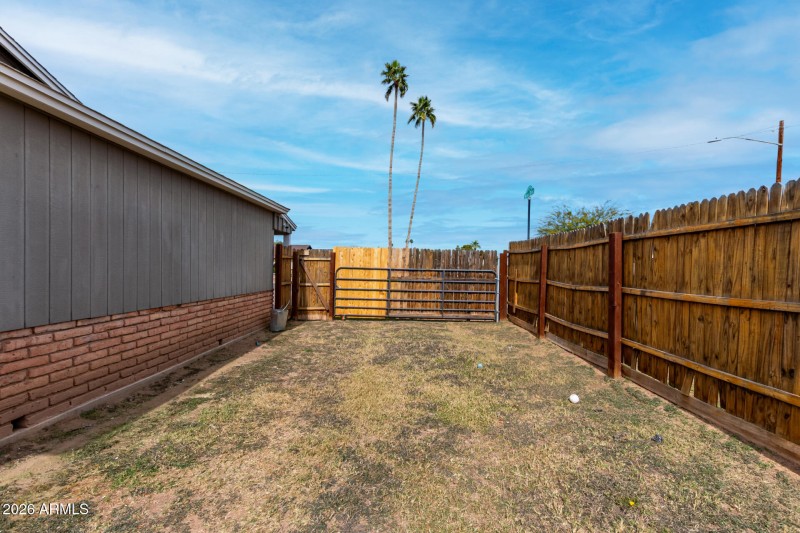 SIde yard with rv gate