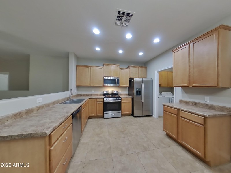 3_pc_RKHbHB9I7p_wZZCFWx6Ob_layout_0